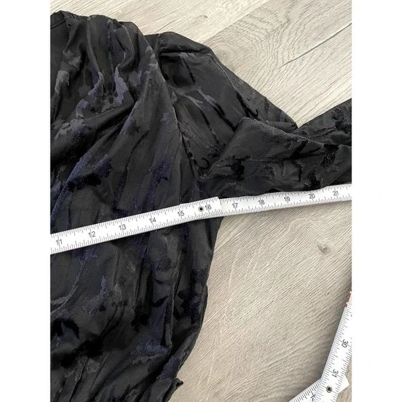 Fraiche By J Velvet Dress size Small - Picture 9 of 10